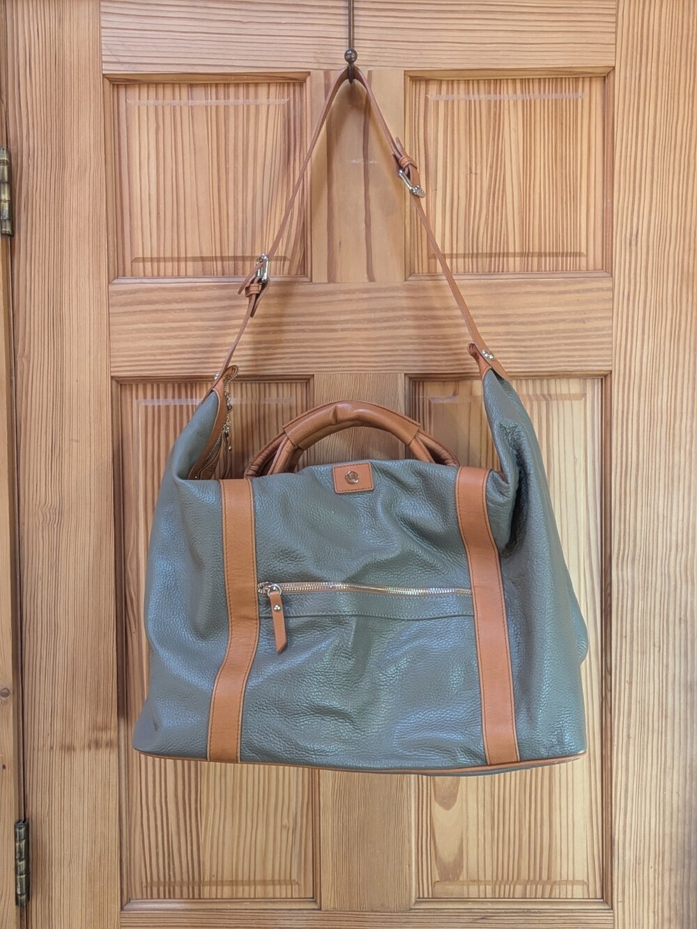 Valentina Italy Genuine Pebbled Leather Gray & Tan Duffle Travel Bag Large Zip